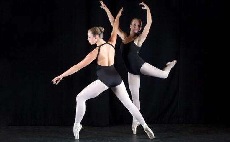Two girls on pointe