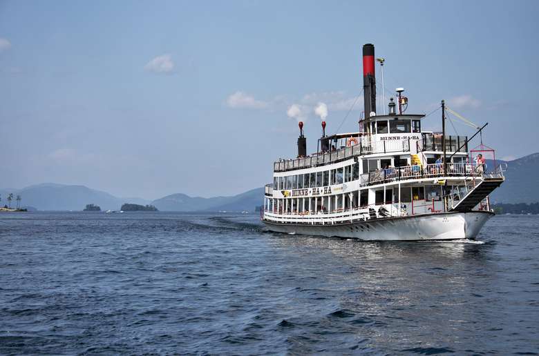 the minnehaha paddlewheel steamboat on lake george
