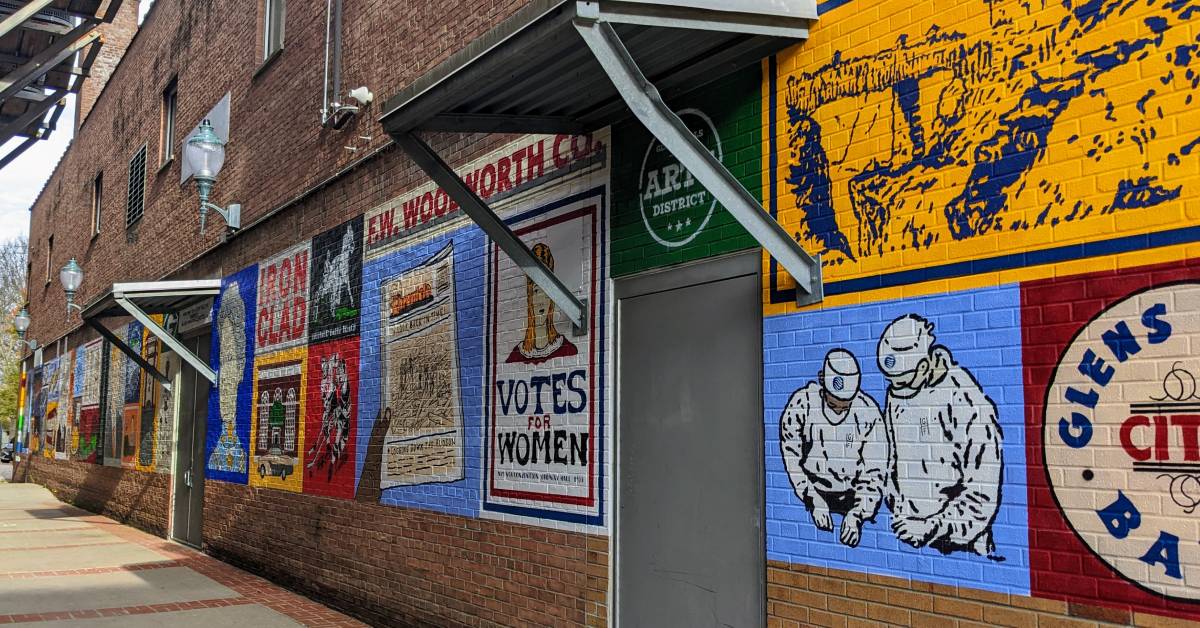 mural in alley in glens falls