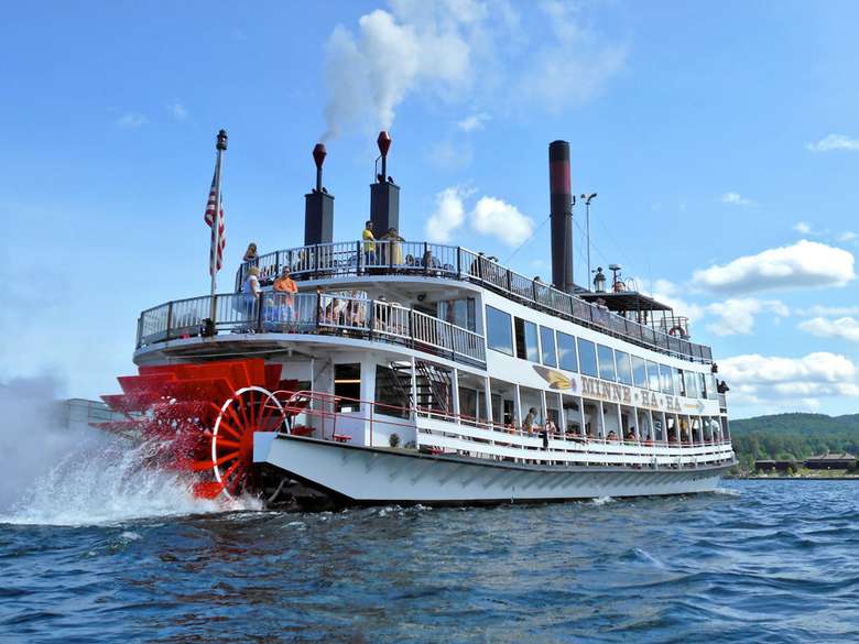 the minnehaha paddlewheel steamboat on lake george