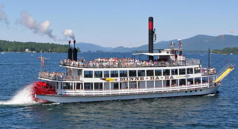 the minnehaha paddlewheel steamboat on lake george