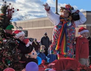 south glens falls holiday parade with clown