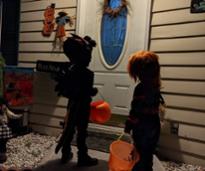 kids trick or treat at door